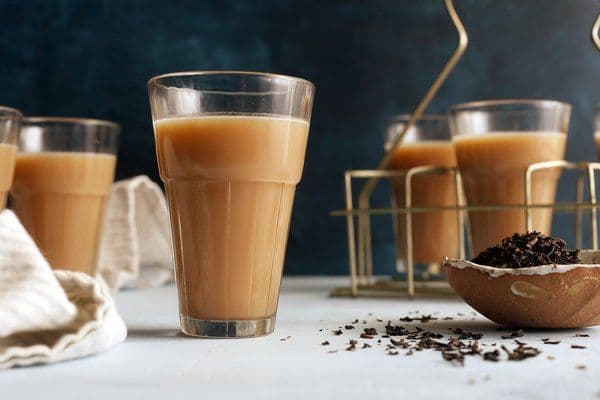 चहाला  'टी किंवा 'चा' या दोन नावांनीच का ओळखतात? वाचा चहाच्या इतिहासाची गोष्ट!!