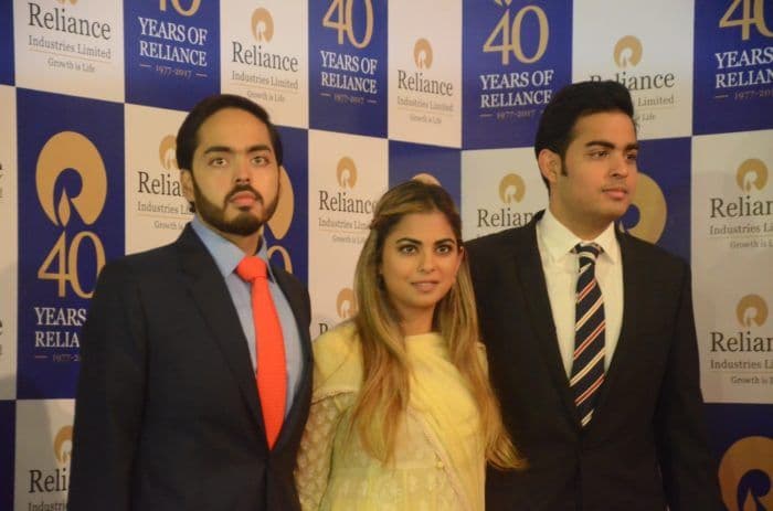 अंबानी पुत्रांना खाऊसाठी किती पैसे मिळायचे माहित आहे का ?