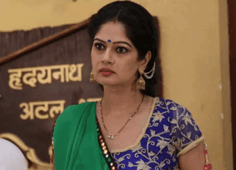 २. रेश्मा टिपणीस