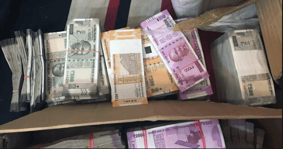 'फ्रेन्डशिप डे'च्या दिवशी या मुलाने बापाचे ४६ लाख रुपये उडवले....एवढ्या पैश्याचं त्याने काय काय केलं माहित आहे का ?