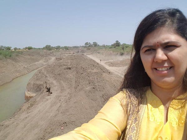 ताईंचा दुष्काळी सेल्फी !