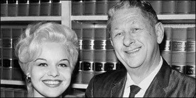 आता ओळख करून घेऊ या तिच्या शेवटच्या नवर्‍याची म्हणजे ग्लीन वूल्फ ची  !! 