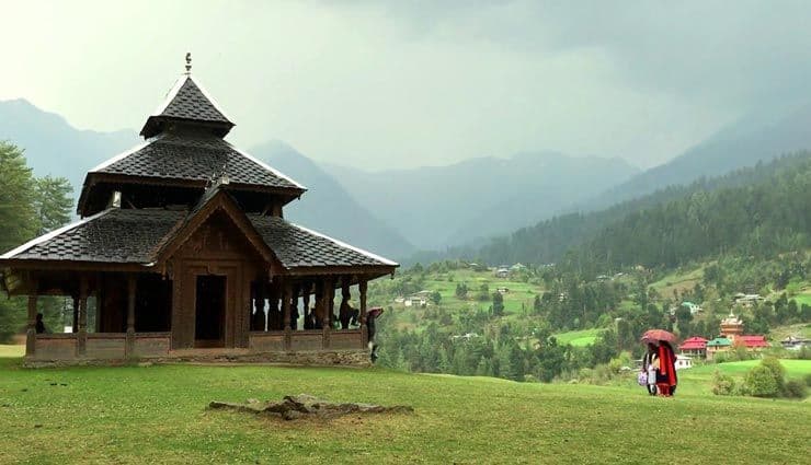 घरातून पळून आलेल्या प्रेमी युगुलांना या महादेवाच्या मंदिरात संरक्षण मिळते.कुटुंब लग्नासाठी सहमत होईपर्यंत मंदिराचे पुजारी त्यांची काळजी घेतात