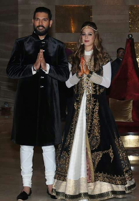 काल उडाला युवीच्या लग्नाचा बार  :  पाहूया काही क्षणचित्रे