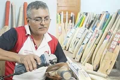 हा आहे सचिनच्या बॅटचा डॉक्टर : भेटा राम भंडारी यांना..