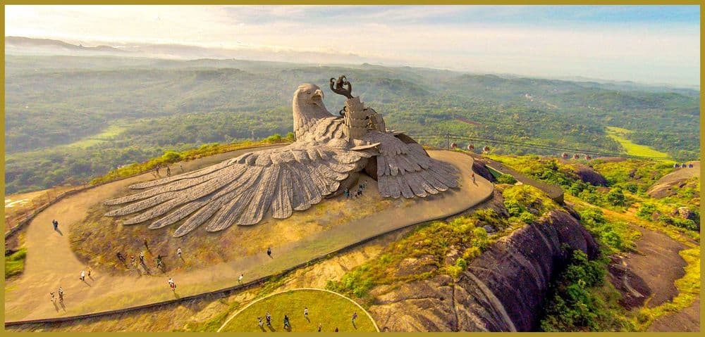 केरळ मध्ये तयार होत आहे 'जगातील सर्वात मोठं पक्षी शिल्प'..वाचा पूर्ण माहिती !!