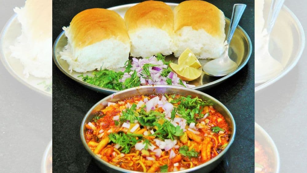 पार्ल्यात होतोय मिसळ महोत्सव...मुंबईकरांनो तयार रहा !!