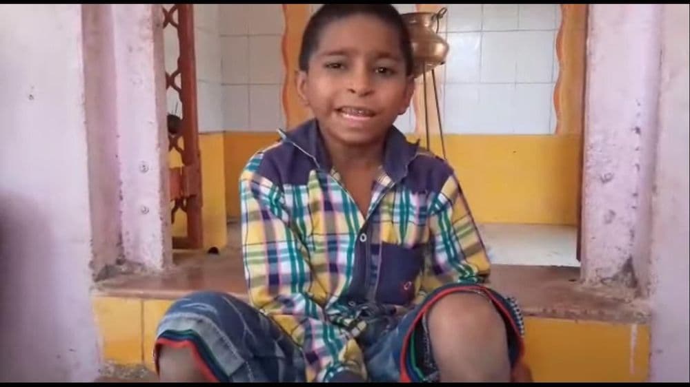 हा आहे खानदेशचा गली बॉय....या ८ वर्षांच्या मुलाने खानदेशला वेड लावलंय राव...