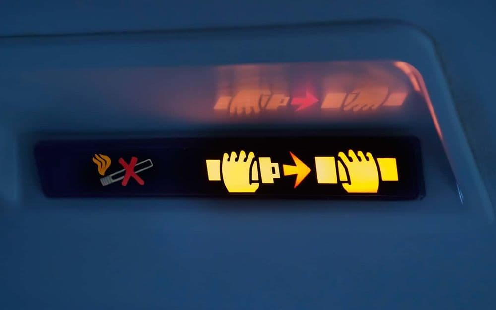 सीट-बेल्टचं चिन्ह वापरून तुमच्या नकळत पाठवले जातात ३ गुप्त संदेश!!