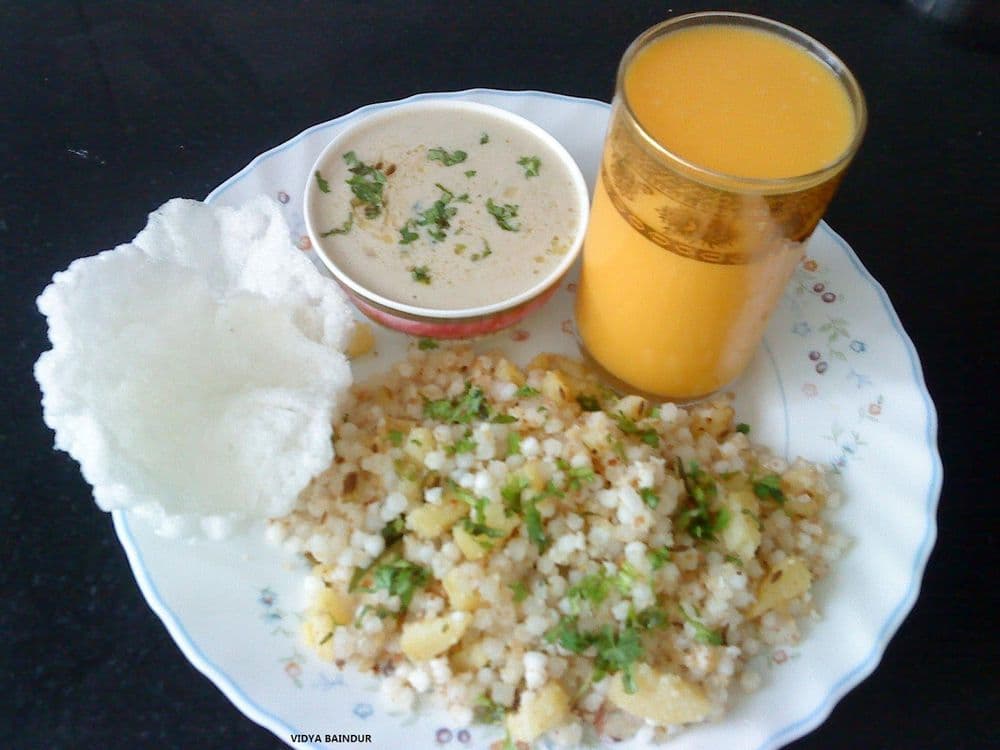 या मंडळी फराळाला; यातले कोणकोणते पदार्थ खाताय मग आज?