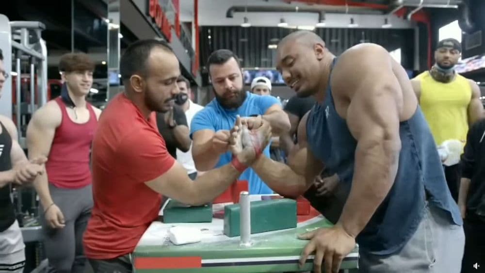 व्हिडीओ ऑफ दि डे: भारताच्या आर्म रेसलिंग चॅम्पियनने जगप्रसिद्ध बॉडीबिल्डरला धूळ चारली आहे...