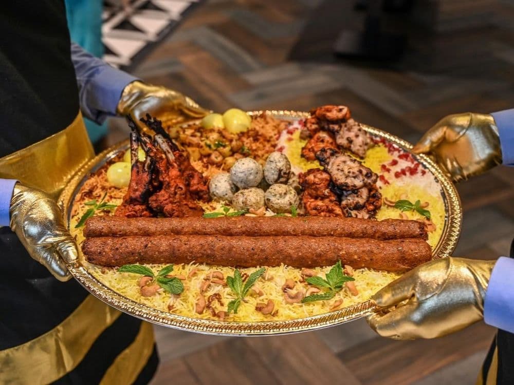 चक्क सोन्याची बिर्याणी? जगातल्या सर्वात महागड्या बिर्याणीबद्दल ऐकलं का?