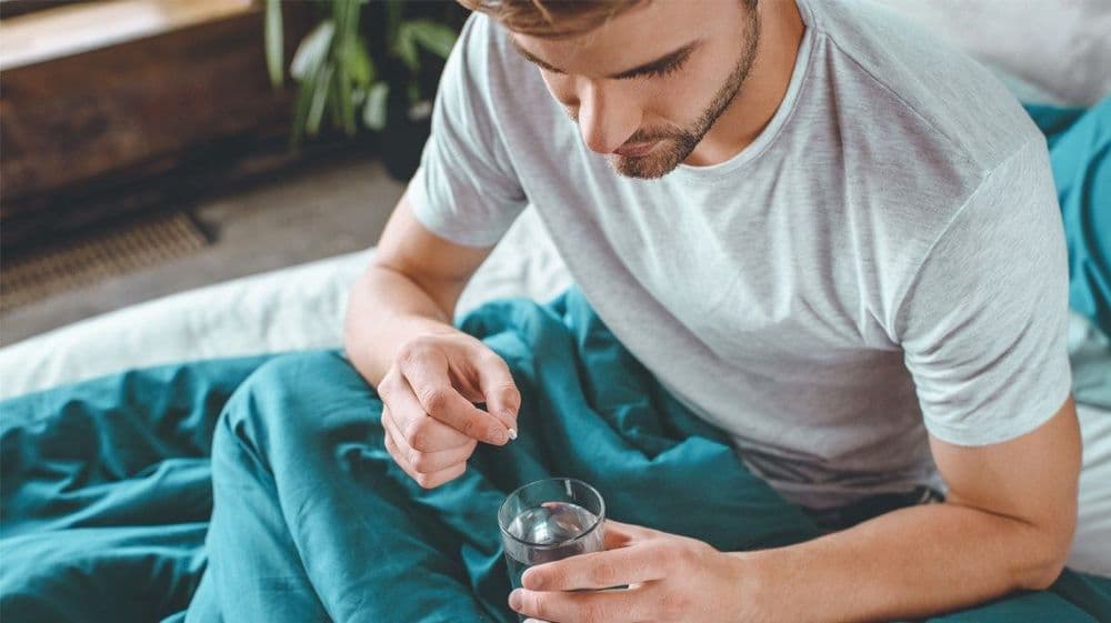 भलतेसलते प्रश्न: पुरुषांनी गर्भनिरोधक गोळ्या घेतल्या तर काय होईल??