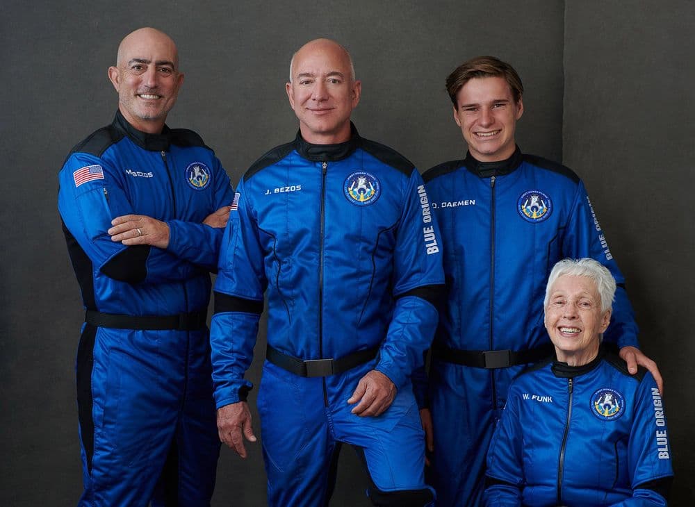 अमेझॉनचे मालक आप्तेष्टांना घेऊन अंतराळात जाऊन आलेत? काय घडलं या प्रवासात?