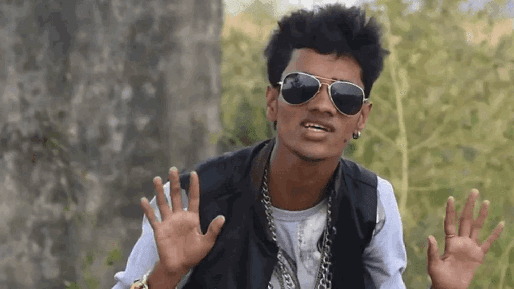 पाकिस्तानचे बिनबुडाचे आरोप आणि "बोल ना आंटीआऊ क्या" गायक ओमप्रकाश मिश्रा!! नक्की काय प्रकरण आहे?