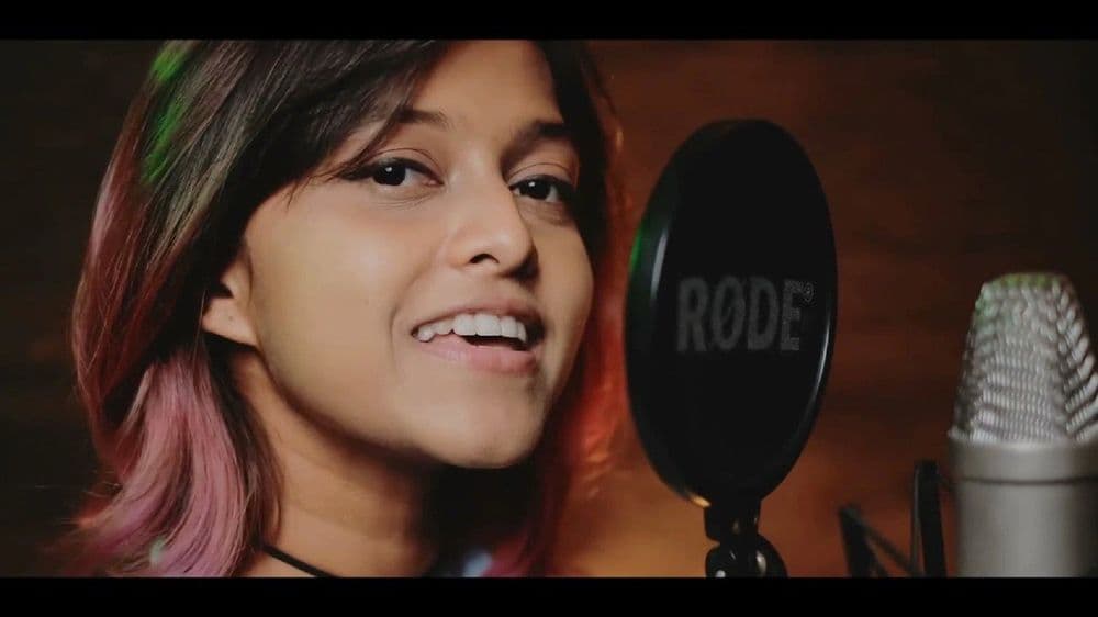 श्रीलंकन गायिकेनं गायलेलं सिंहली भाषेतलं 'मानिके मागे हिथे' गाणं सॉलिड फेमस झालंय, तुम्ही अजून नाही ऐकलं?