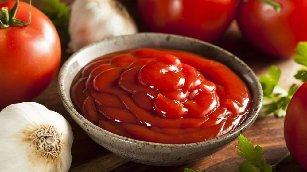 १८००साली केचप 'टोमॅटो पिल्स कॅन क्युअर ऑल युअर इल्स' या घोषवाक्यासह विकले जायचे!!