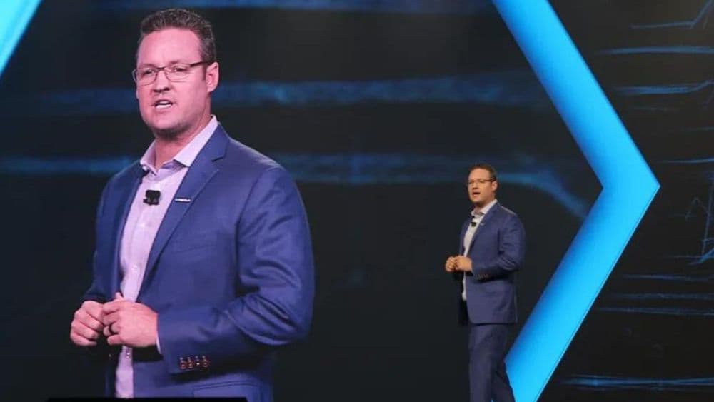 केवळ थापा मारून कोट्याधीश बनलेला माणूस!! याची तुलना चक्क इलॉन मस्कसोबत होत असे!!