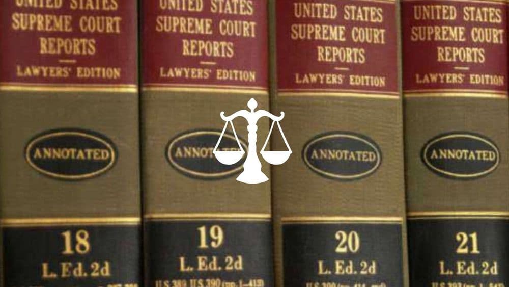 अ‍ॅटर्नी जनरल के के वेणूगोपाल यांनी विद्यार्थ्यांना तब्बल १२ लाख रुपयांची ५४ खंडांची पुस्तके भेट दिली.