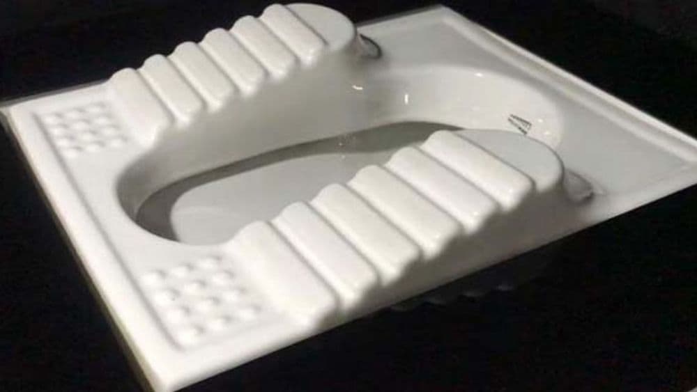 गुडघे, पाठ,चवडे यांना त्रास न होता कमी पाणी लागणारे squatease - देशी, स्वस्त आणि आरामदायी टॉयलेट!!