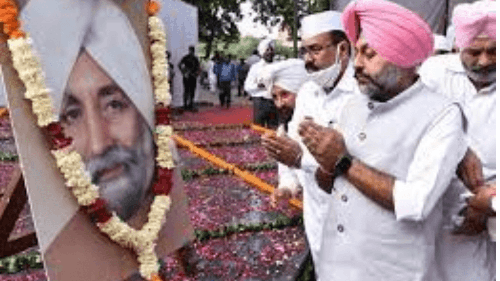 इतिहासाला कलाटणी देणाऱ्या हत्या: रोज १०-१२ कप चहा आणि २००० लोकांच्या भेटी... बियांत सिंग खरोखर जमिनीवर असलेले मुख्यमंत्री होते!!