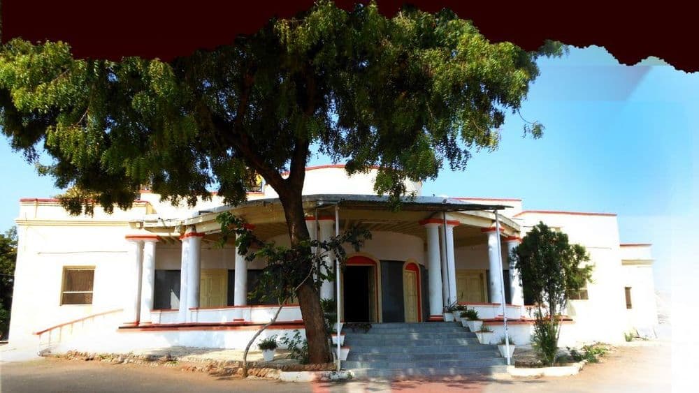 एक राजा, एक ब्रिटिश, आणि एक राजज्योतिषी -३