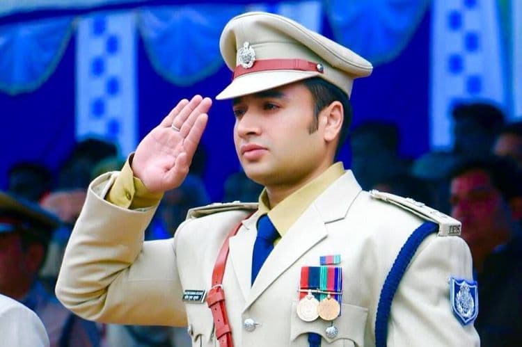 “या वर्षापासून जिम लावतो रे” संघटनेतर्फे ‘सचिन अतुलकर’ यांचा जाहीर सत्कार !!