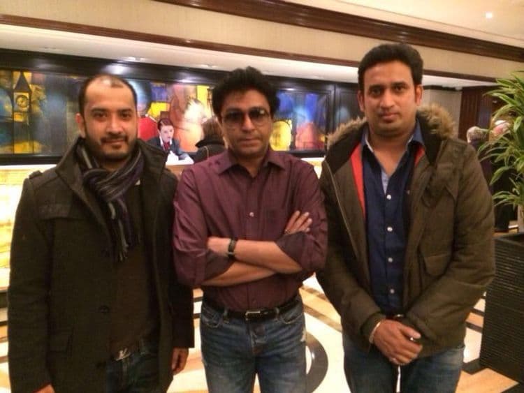 लंडनमध्ये वडापाव विकून हे दोघे झाले कोट्याधीश !!