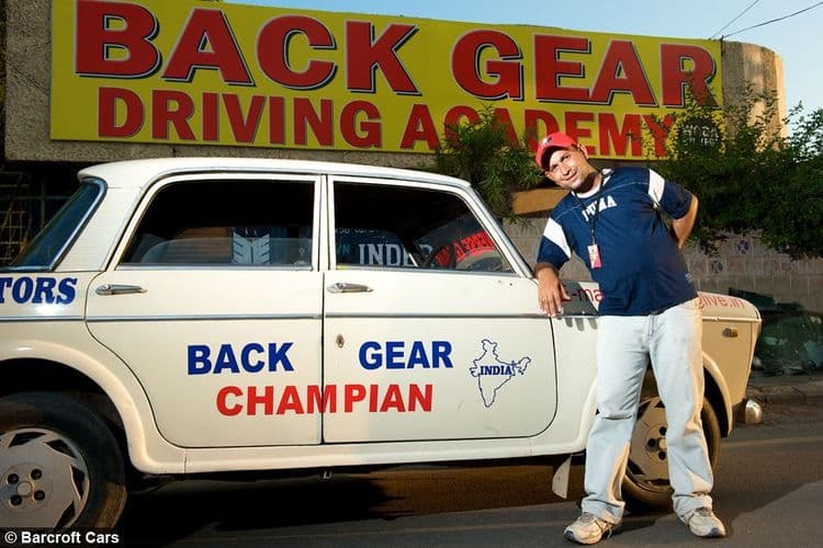 भटिंडाचा रिव्हर्स ड्रायव्हिंग किंग...त्याच्याकडे क्लास लावायचाय का भाऊ ?
