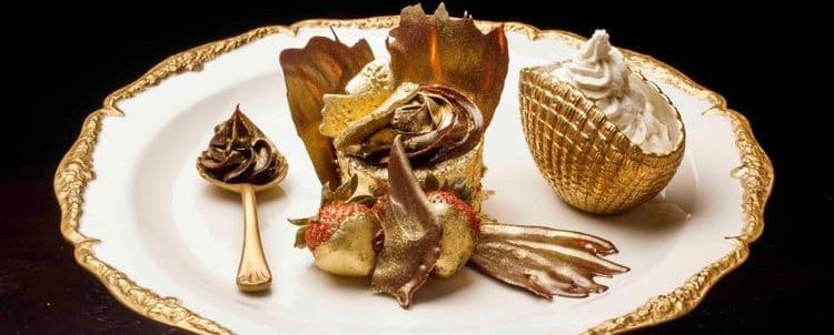 ७.  गोल्डन फिनिक्स कपकेक $1,000 