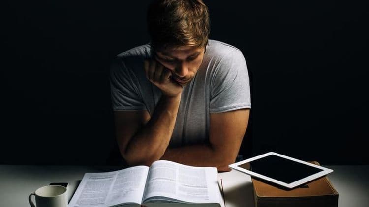 जागरण करून केलेला अभ्यास शरीरासाठी चांगला की वाईट ?? परीक्षेच्या आधी हे वाचा !!