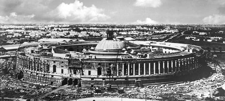 राष्ट्रपती भवन, संसद भवनसारख्या अतिमहत्त्वाच्या इमारती बनतानाचे हे दुर्मिळ १० फोटो तुम्ही नक्कीच पाह्यले नसतील...