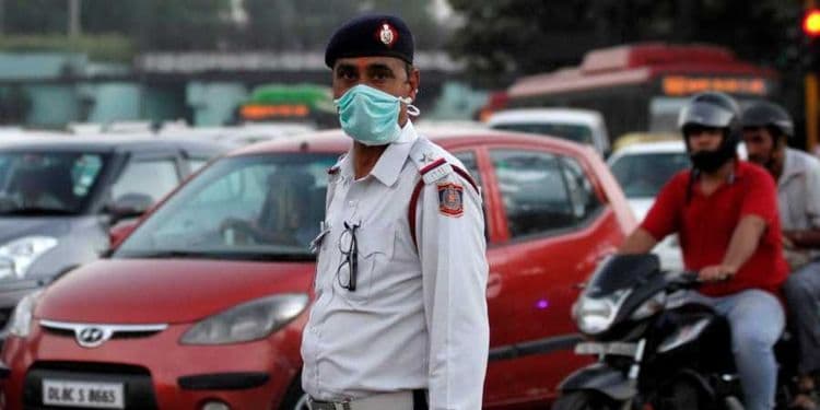 ट्राफिक जाम बद्दल तक्रार केल्यावर ट्राफिक पोलिसांनी काय केलं पाहा !!