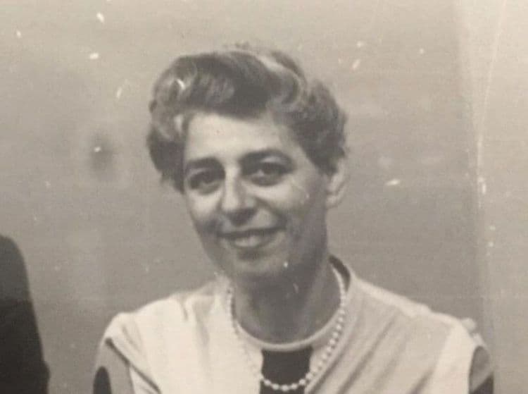 वयाच्या ९६ व्या वर्षी निवृत्त होऊन ६१ कोटी दान करणाऱ्या आजीबाई !!