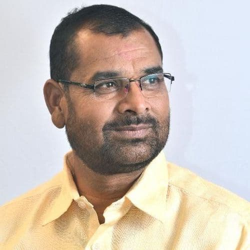 ८.  सदाभाऊ खोत