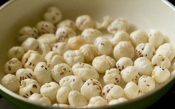 आज उपास आहे ? हे खाऊन बघा...उपास स्पेशल - मखाण्याची खीर !