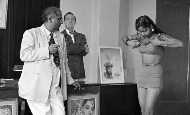 १९५१ सालीही बॉलिवूड मध्ये होतं 'कास्टिंग काऊच'...वाचा या फोटोमागची खरी कहाणी !!