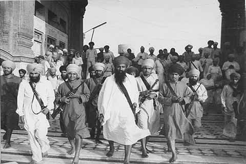 १. ऑपरेशन ब्ल्यू स्टारचे दोन भाग होते. पहिला भाग होता ऑपरेशन मेटल. ऑपरेशन मेटल मोहिमेत भारतीय सैन्याला सुवर्ण मंदिर परिसरातील दहशतवाद्यांच्या मुसक्या आवळण्याचे आदेश देण्यात आले होते.