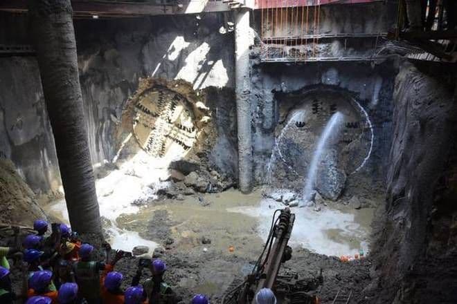 व्हिडीओ ऑफ दि डे : 'मेट्रो ३' ने दादरची सीमा ओलांडली....पाहा हा खास क्षण !!