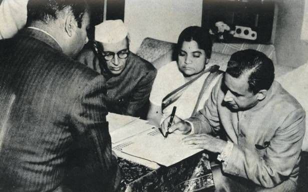 भारताचे अर्थमंत्री आणि संसद सदस्या यांच्या लग्नाची आगळीवेगळी गोष्ट !! वऱ्हाडी कोण होते माहित आहे??