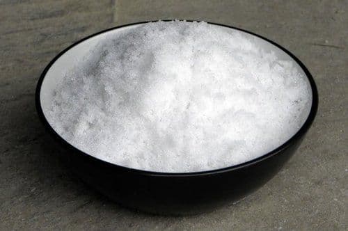 मीठाचा वापर करा.