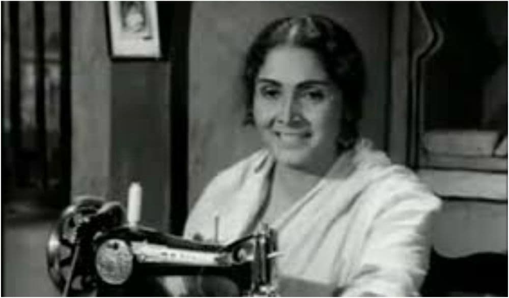 शिवणयंत्र कसं चालतं पाह्यलंय?