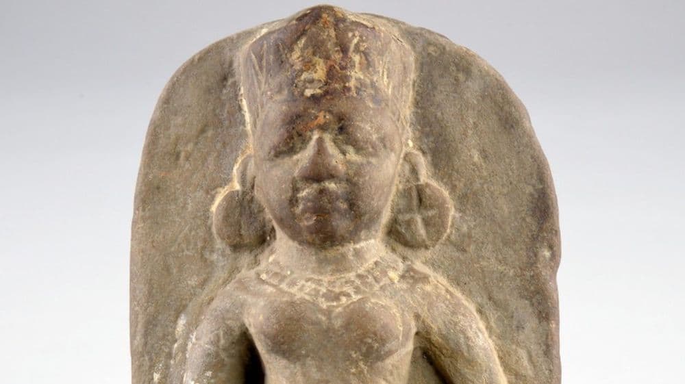 गंगाघाटावरून १०० वर्षापूर्वी चोरण्यात आलेली मूर्ती भारतात परतणार...कुठे होती ही मूर्ती?