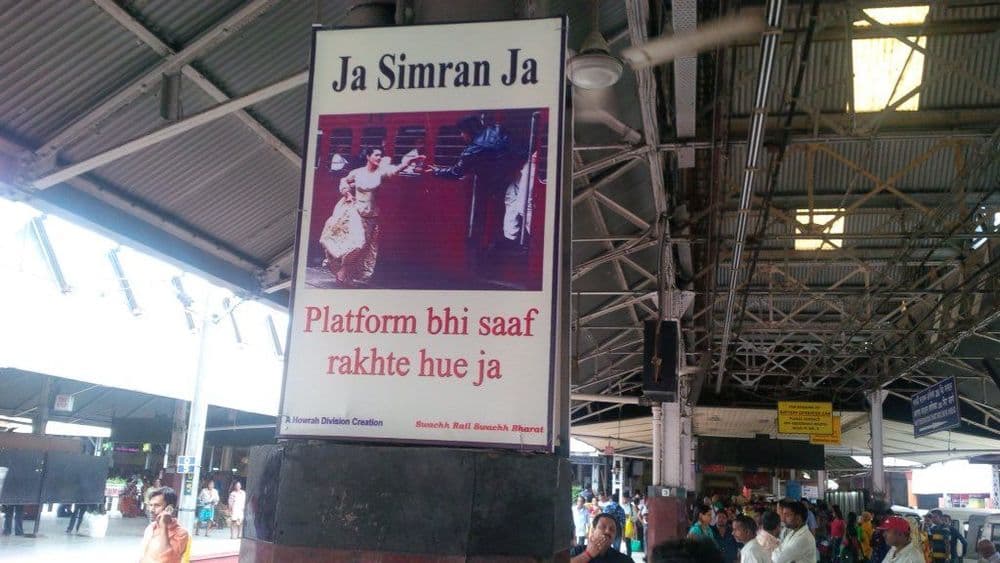 मुंबईच्या रेल्वे स्टेशनवर आता गब्बर, राज सिमरन देताहेत स्वच्छतेचा संदेश