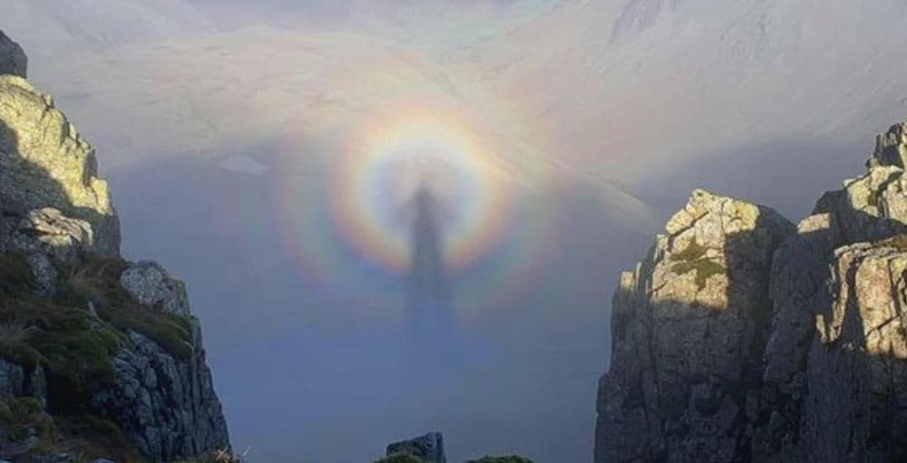 इंद्रधनुष्यात भूत की निव्वळ दृष्टीभ्रम? या गिर्यारोहकाला आलेल्या अनुभवाबद्दल काय म्हणाल?