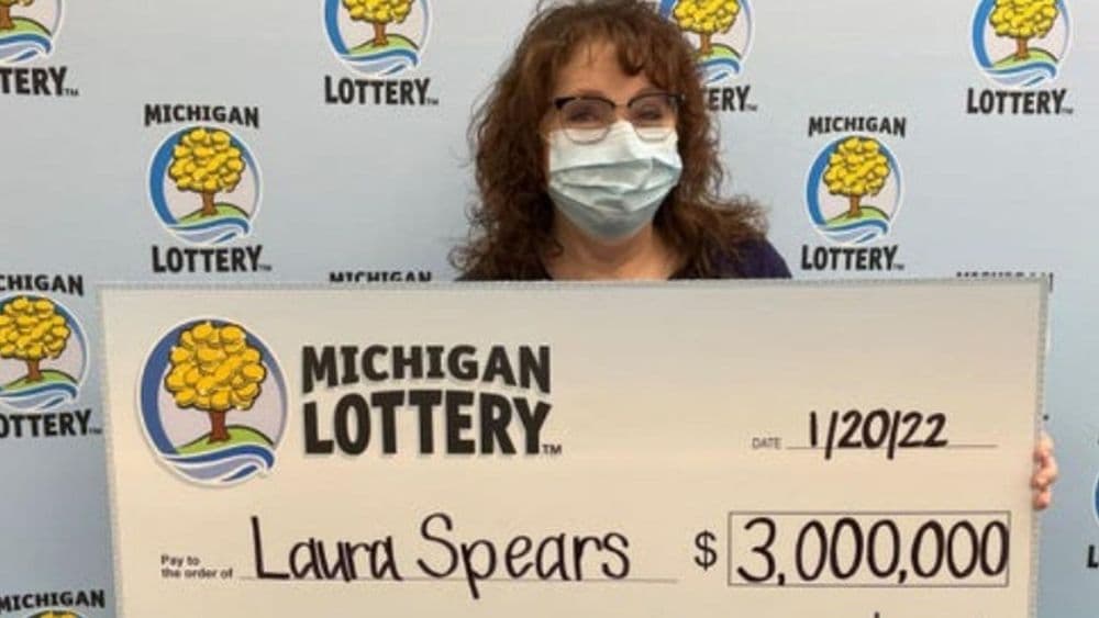 स्पॅम इमेल चेक केले नसते तर ही बाई २२ कोटींच्या लॉटरीला मुकली असती!!