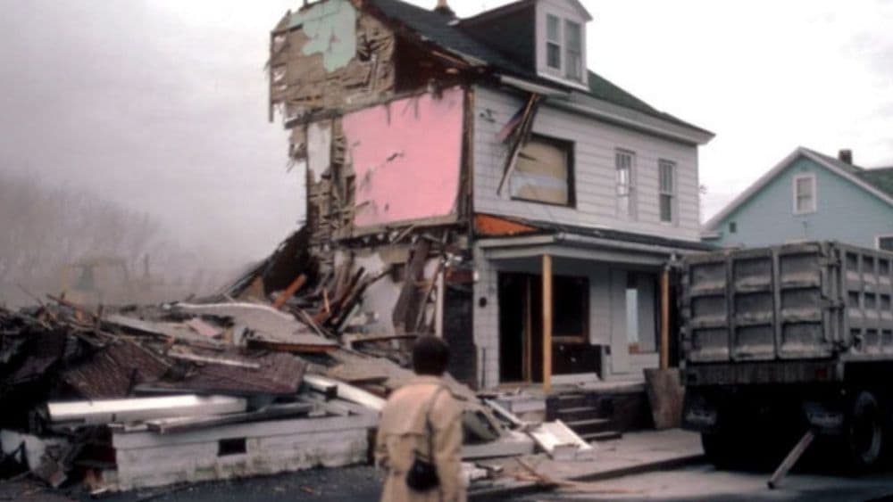 गेली ६० वर्षे आगीत धुमसत असलेले हे गाव ‘घोस्ट टाऊन’ म्हणजे ‘झपाटलेलं गाव’ म्हणून ओळखलं जातं.