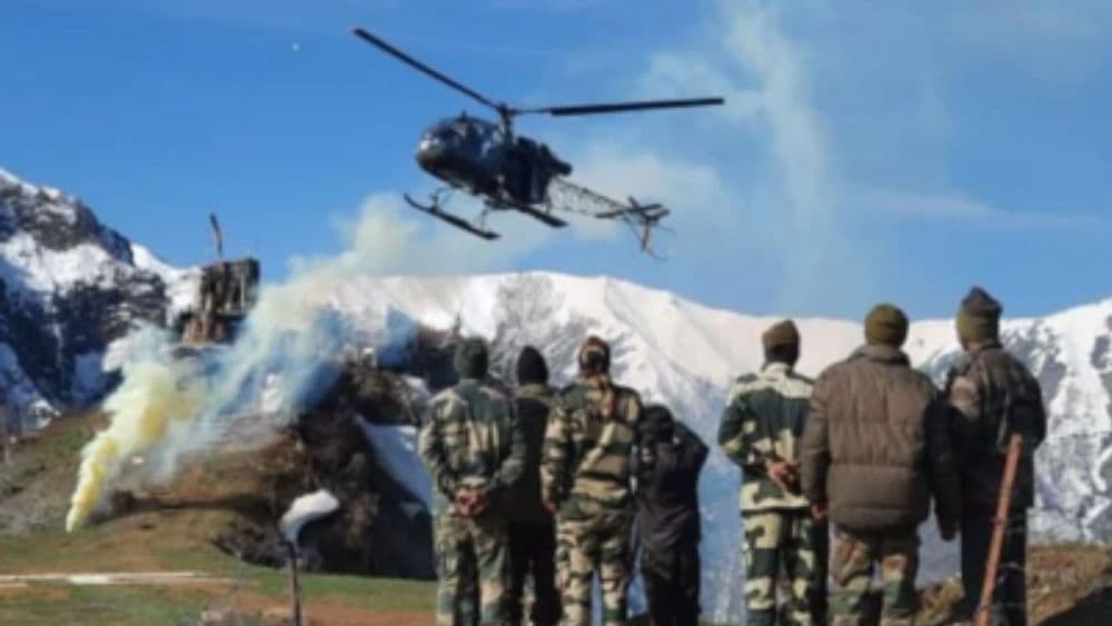 भारतीय लष्कराने सैनिकाला हेलिकॉप्टरने एअरलिफ्ट केले!! पण का?