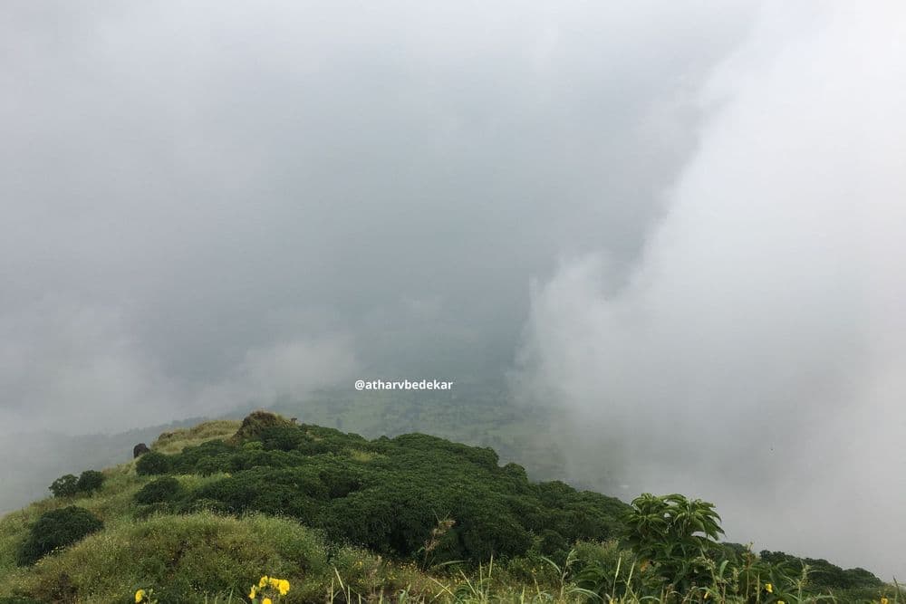 वर्षासहलीला चाललात? मग दुर्ग कसे पहावे? पावसाळ्यात दुर्ग फिरताना काय काळजी घ्यावी? हे तर आधी वाचा..