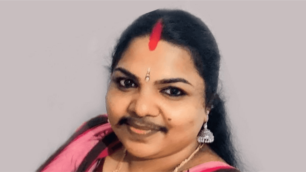 गर्वाने मिश्या पिळणारी स्त्री कधी बघितली आहेत का?